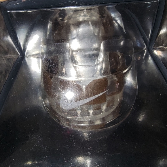 New in box Nike mouthguard hyperflow chocolate flavor - Picture 3 of 4